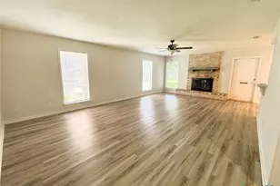 102 Tanglewood Dr, Victoria, TX 77901 - Photo 9