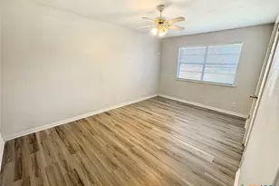102 Tanglewood Dr, Victoria, TX 77901 - Photo 19
