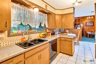 304 Tanglewood Dr, Victoria, TX 77901 - Photo 19