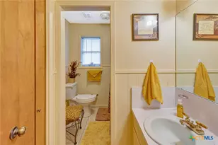 304 Tanglewood Dr, Victoria, TX 77901 - Photo 29