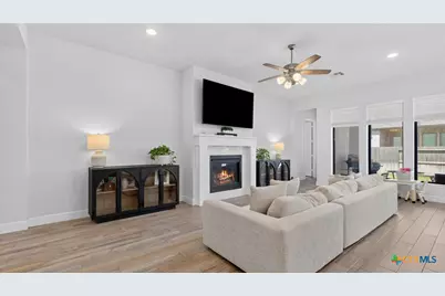 613 Meade Street, New Braunfels, TX 78132 - Photo 7