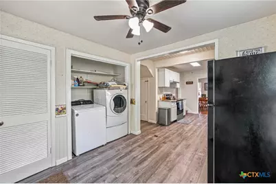 108 E College Street, Seguin, TX 78155 - Photo 11