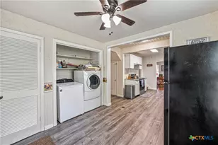 108 E College St, Seguin, TX 78155 - Photo 11