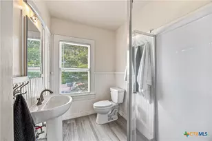 108 E College St, Seguin, TX 78155 - Photo 17