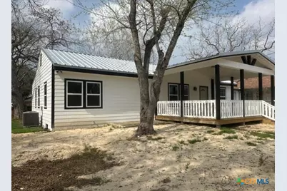 1008 N Gonzales St, Cuero, TX 77954 - Photo 1