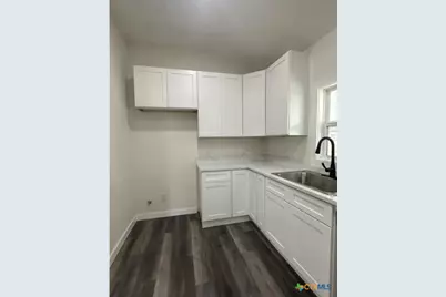 1008 N Gonzales St, Cuero, TX 77954 - Photo 11
