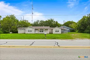 1409 W Main St, Edna, TX 77957 - Photo 11
