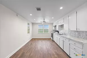 1409 W Main St, Edna, TX 77957 - Photo 17
