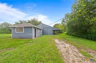 1409 W Main St, Edna, TX 77957 - Photo 13