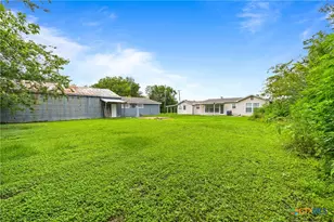 1409 W Main St, Edna, TX 77957 - Photo 15