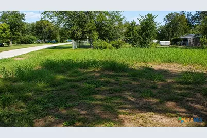 Lot 5 SW Blk 1st Avenue, Waelder, TX 78959 - Photo 1