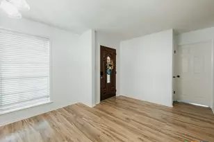 404 Alamogordo Dr, Victoria, TX 77904 - Photo 3