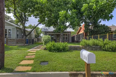 349 E South Street, New Braunfels, TX 78130 - Photo 3