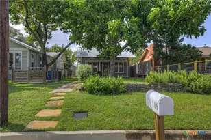 349 E South St, New Braunfels, TX 78130 - Photo 3