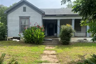 1228 St Peter St, Gonzales, TX 78629 - Photo 1