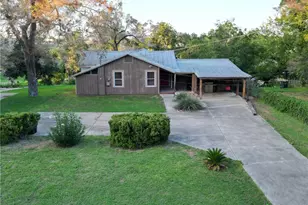 1695 Kuehler Ave, New Braunfels, TX 78130 - Photo 1