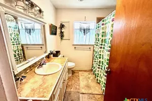 206 Bohman St, Cuero, TX 77954 - Photo 7