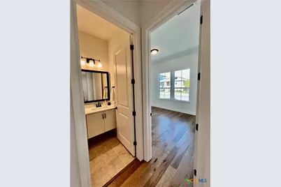 611 N Guenther Avenue, New Braunfels, TX 78130 - Photo 5