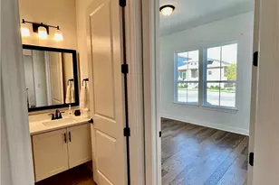 611 N Guenther Ave, New Braunfels, TX 78130 - Photo 5