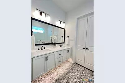 611 N Guenther Avenue, New Braunfels, TX 78130 - Photo 25