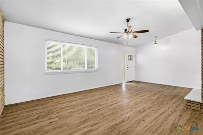 633 Lockener Ave, New Braunfels, TX 78130 - Photo 5