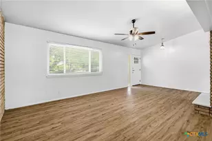 633 Lockener Ave, New Braunfels, TX 78130 - Photo 5