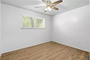 633 Lockener Ave, New Braunfels, TX 78130 - Photo 17