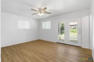 633 Lockener Ave, New Braunfels, TX 78130 - Photo 15