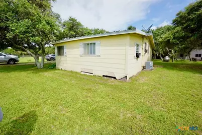 706 W Jefferson Avenue, Port O'Connor, TX 77982 - Photo 3