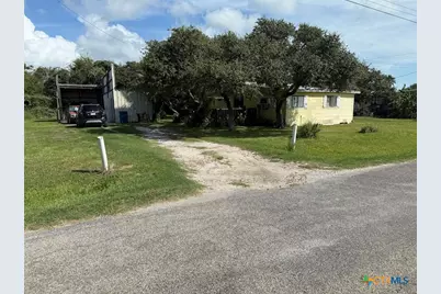 706 W Jefferson Avenue, Port O'Connor, TX 77982 - Photo 11