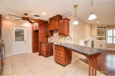201 Canterbury Lane, Victoria, TX 77904 - Photo 7