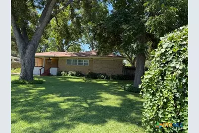 802 E 14th St, Cameron, TX 76520 - Photo 15