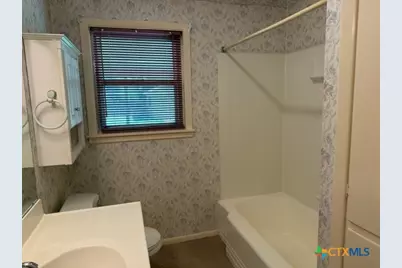 802 E 14th St, Cameron, TX 76520 - Photo 9