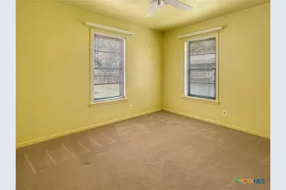 802 E 14th St, Cameron, TX 76520 - Photo 11
