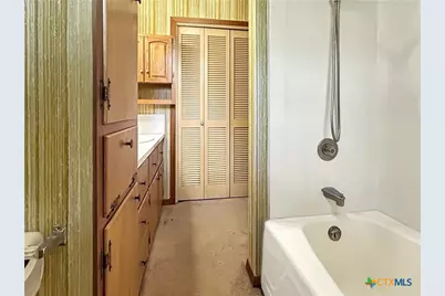 802 E 14th St, Cameron, TX 76520 - Photo 13