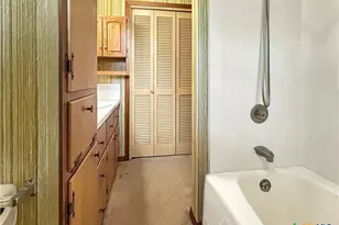 802 E 14th St, Cameron, TX 76520 - Photo 13