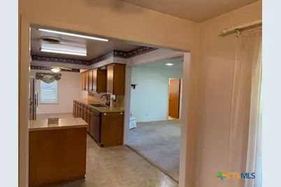 802 E 14th St, Cameron, TX 76520 - Photo 5