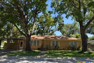 802 E 14th St, Cameron, TX 76520 - Photo 1