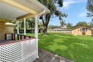 802 E 14th St, Cameron, TX 76520 - Photo 17