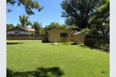 802 E 14th St, Cameron, TX 76520 - Photo 11