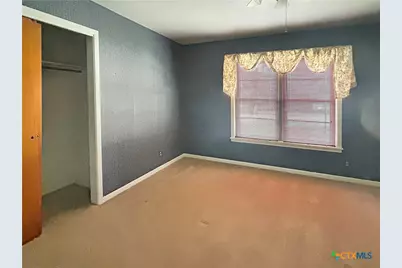 802 E 14th St, Cameron, TX 76520 - Photo 9