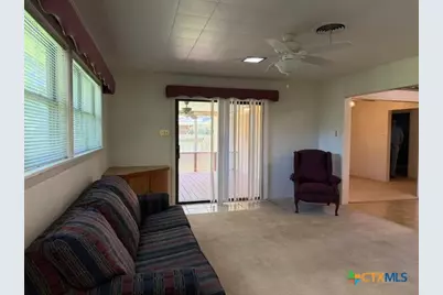 802 E 14th St, Cameron, TX 76520 - Photo 7