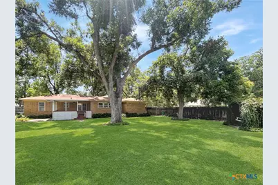 802 E 14th St, Cameron, TX 76520 - Photo 19