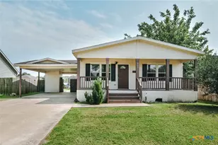 807 E Mesquite Ln, Victoria, TX 77901 - Photo 1