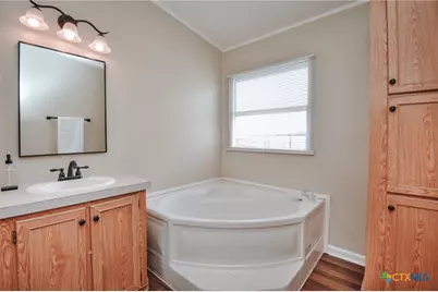 807 E Mesquite Lane, Victoria, TX 77901 - Photo 21