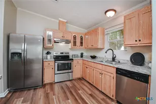 807 E Mesquite Ln, Victoria, TX 77901 - Photo 11