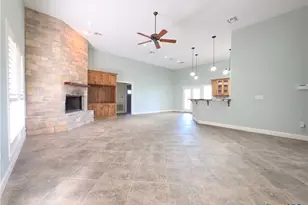 565 E Ward St, Goliad, TX 77963 - Photo 7