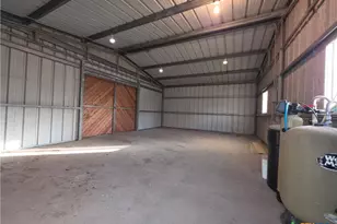565 E Ward St, Goliad, TX 77963 - Photo 5