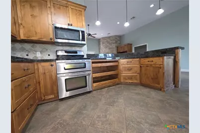 565 E Ward Street, Goliad, TX 77963 - Photo 13