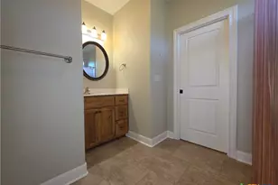 565 E Ward St, Goliad, TX 77963 - Photo 19